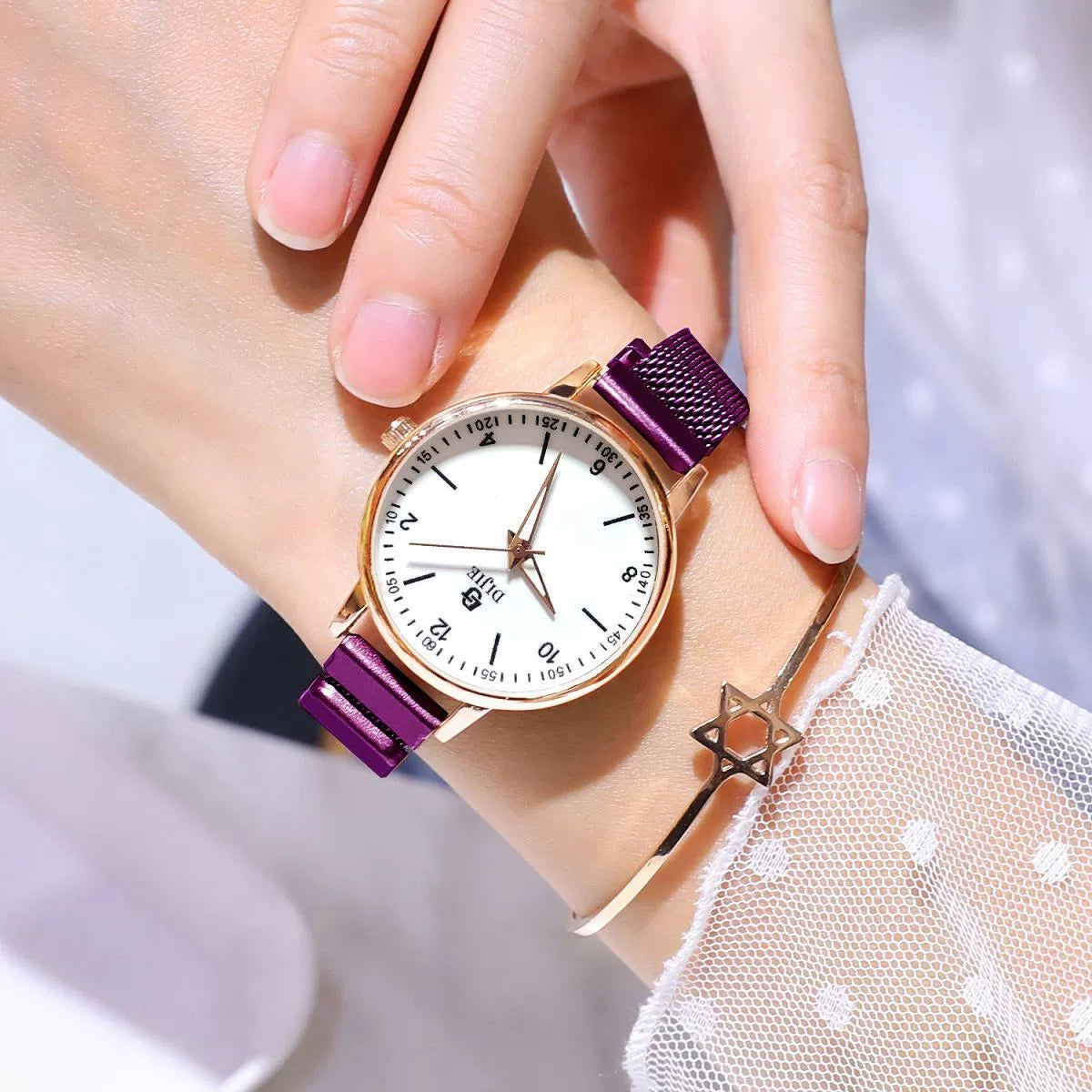 Women's Watch Junior High School Female Student Minimalist Fashionable Rose Gold Steel Belt Bean Bag Magnet Belt Ultra-Thin New Spring New Arrival