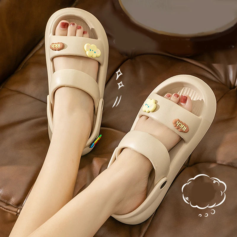 2024 New Flat Bottom Women's Sandals Fashion Outwear Summer Thick Sole Non Slippery Sandals Cute Beach and Beach Slippers