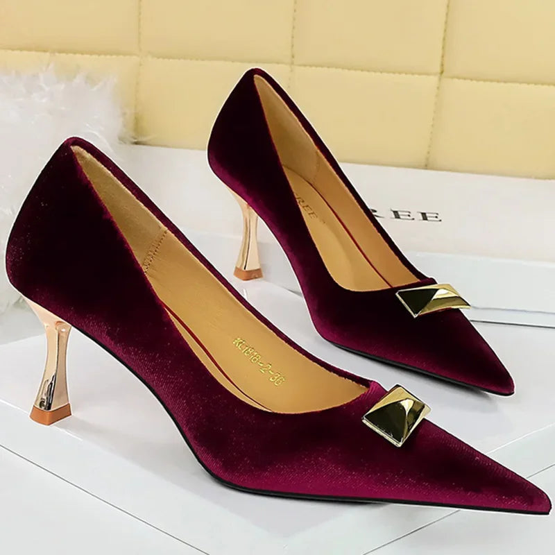 Women 7cm High Heels Metal Heels Wedding Replica Pumps Lady Luxury Designer Crystal Buckle Low Heels Velvet Green Prom Shoes